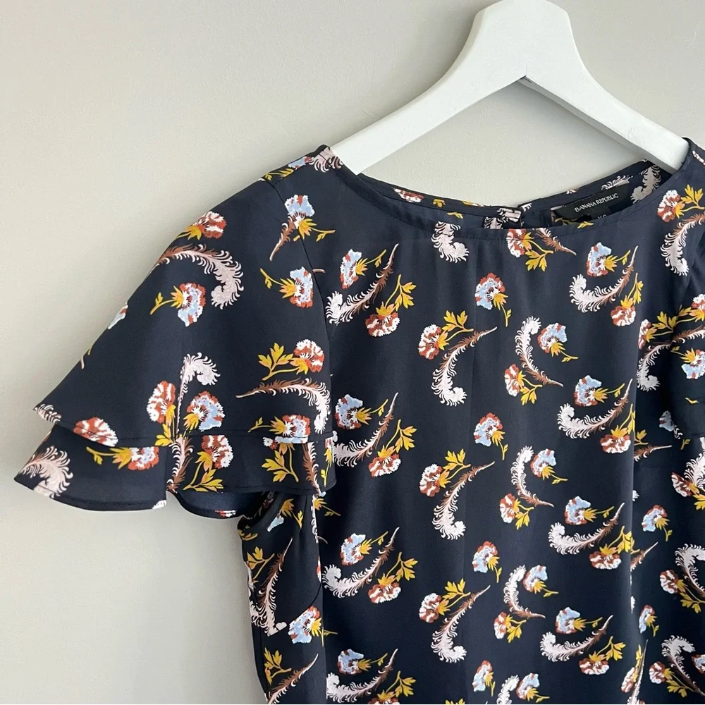 Banana Republic Ruffle Layer Short Sleeve Blouse Navy Floral XS